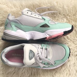 Adidas Falcon size US 7.